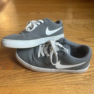 Nike SB Women’s 6.5, grey